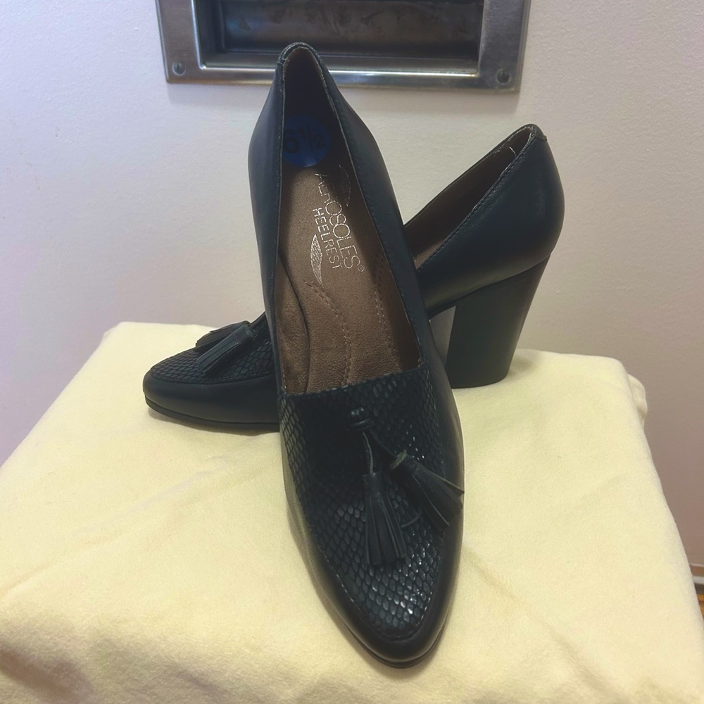 Black Aerosoles time square heel rest pumps size 6 1/2